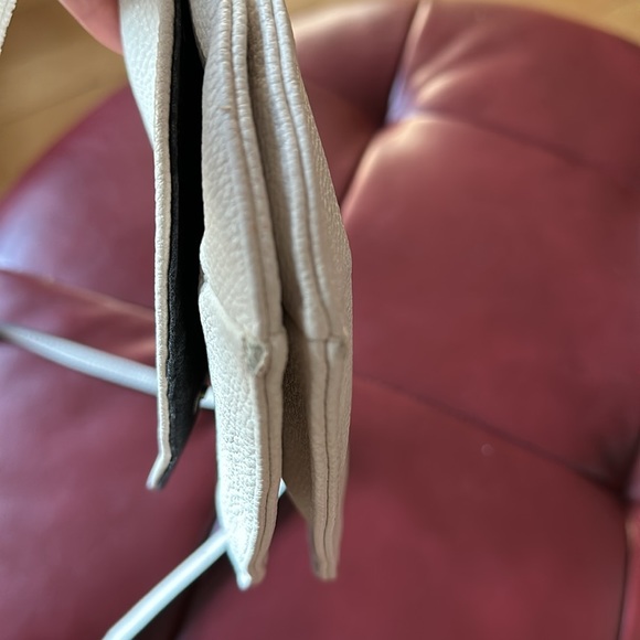 Roots Cream Crossbody Bag - Picture 5 of 6